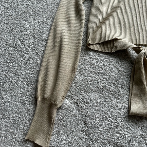 CREAM TURTLENECK - Picture 3 of 15